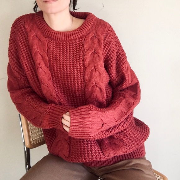 Burgundy oversized cable knit sweater - Picture 3 of 11